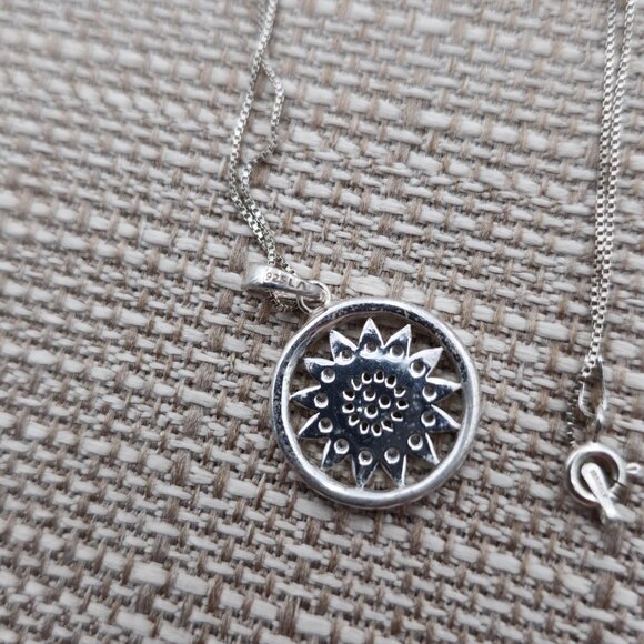 18 Inch Sterling Silver Flower Pavement Cubic Zirconia Necklace A2560 - Picture 4 of 7